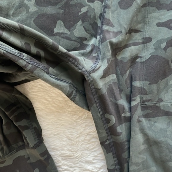 lululemon athletica Camo Leggings - Black and Green - Picture 6 of 9
